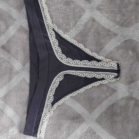 2 NWOT Victoria secret thongs size Small - Picture 4 of 9